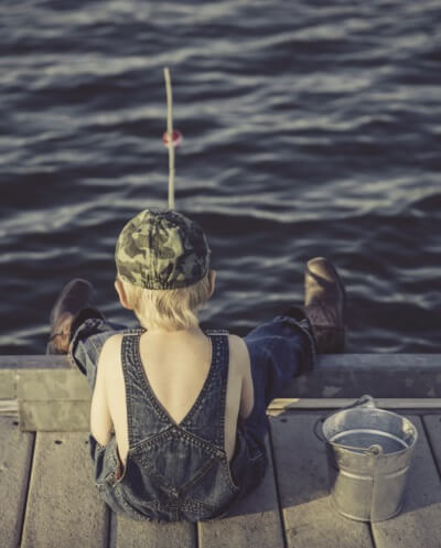 Jeune pêcheur © Pixabay